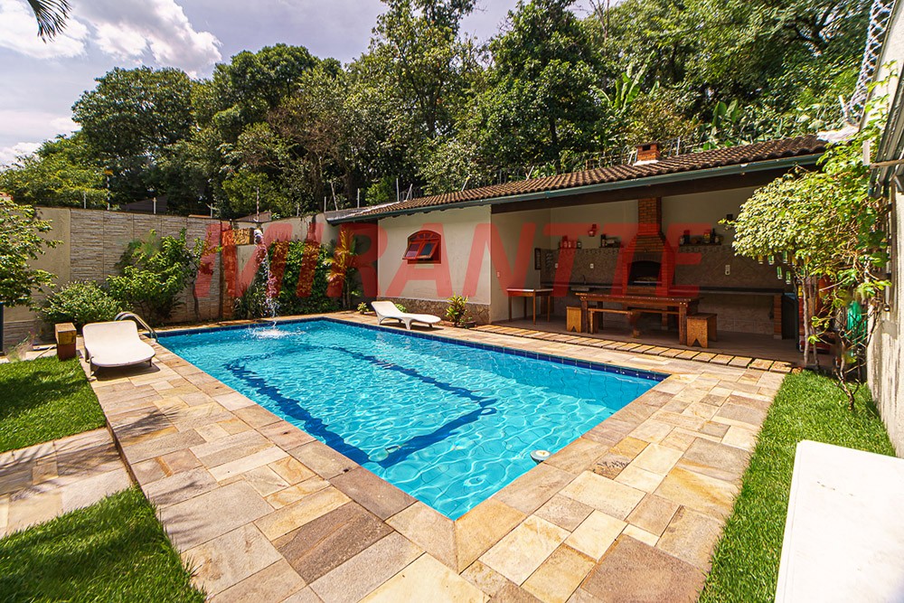 Sobrado de 560m² com 5 quartos em City América