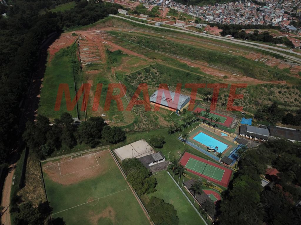 Terreno de 161000m² em Jardim Santa Fé