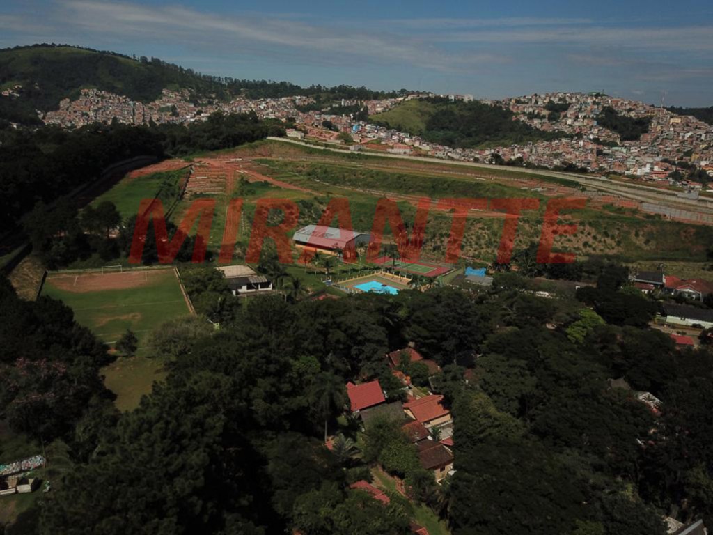 Terreno de 161000m² em Jardim Santa Fé