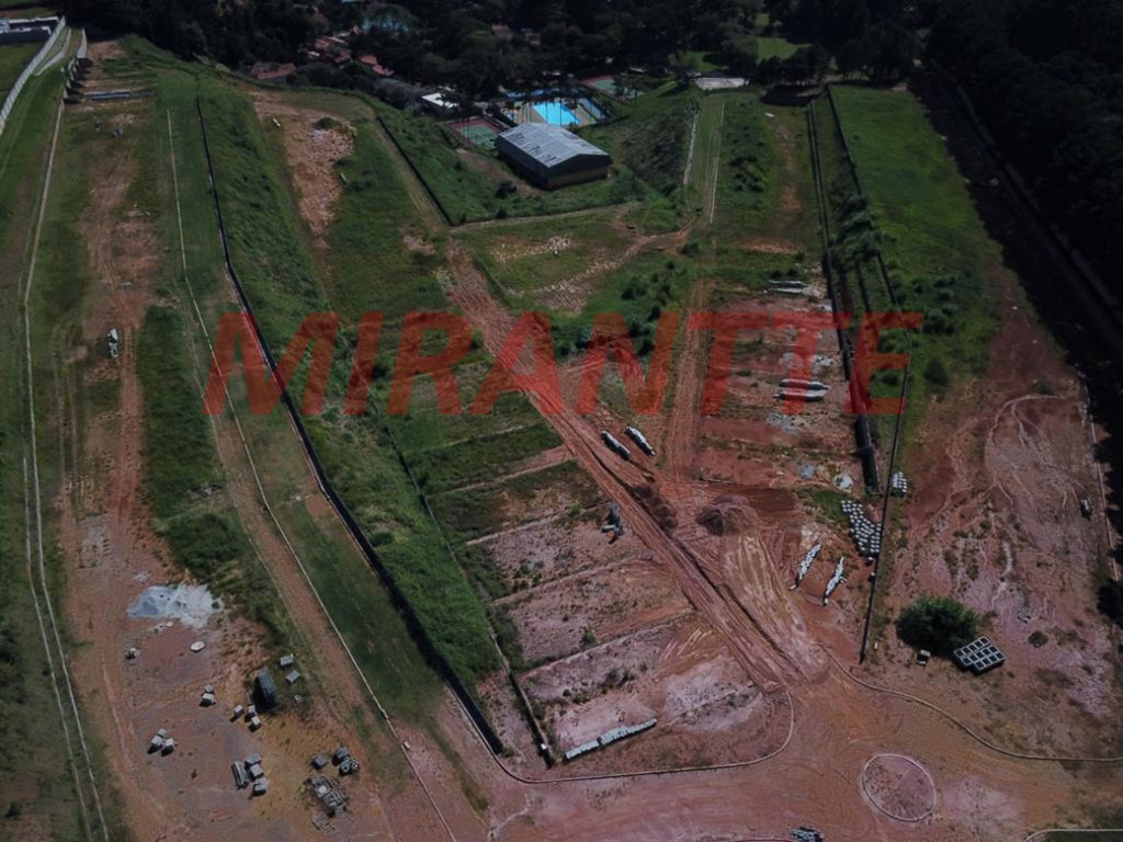 Terreno de 161000m² em Jardim Santa Fé
