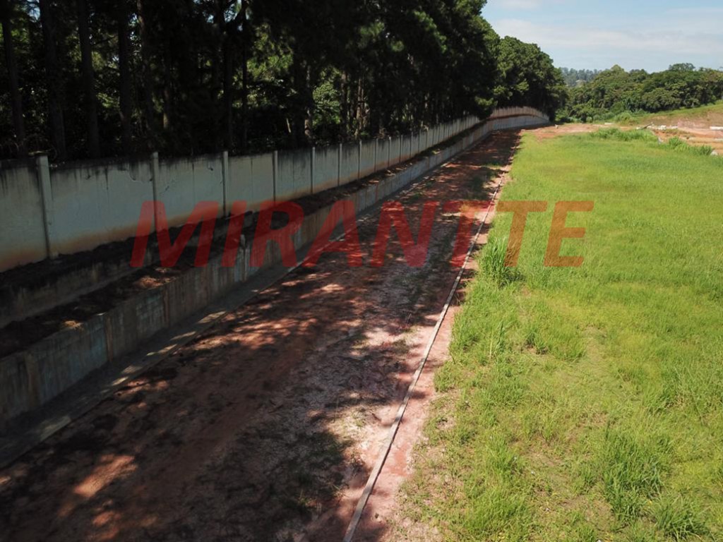 Terreno de 161000m² em Jardim Santa Fé