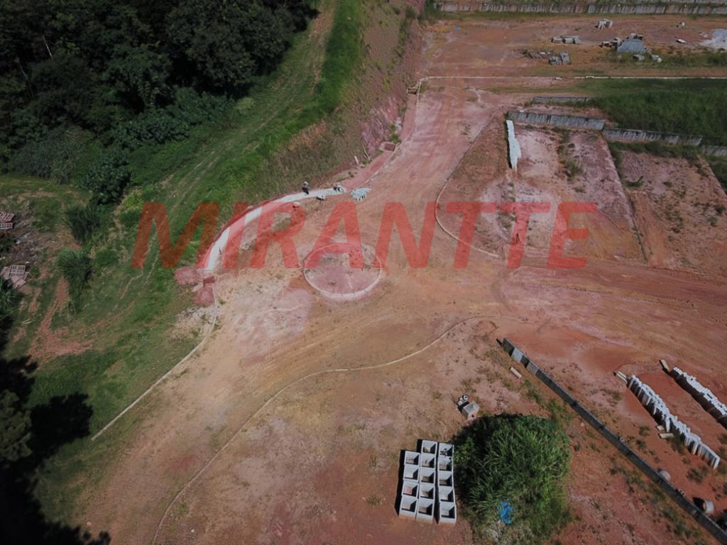 Terreno de 161000m² em Jardim Santa Fé