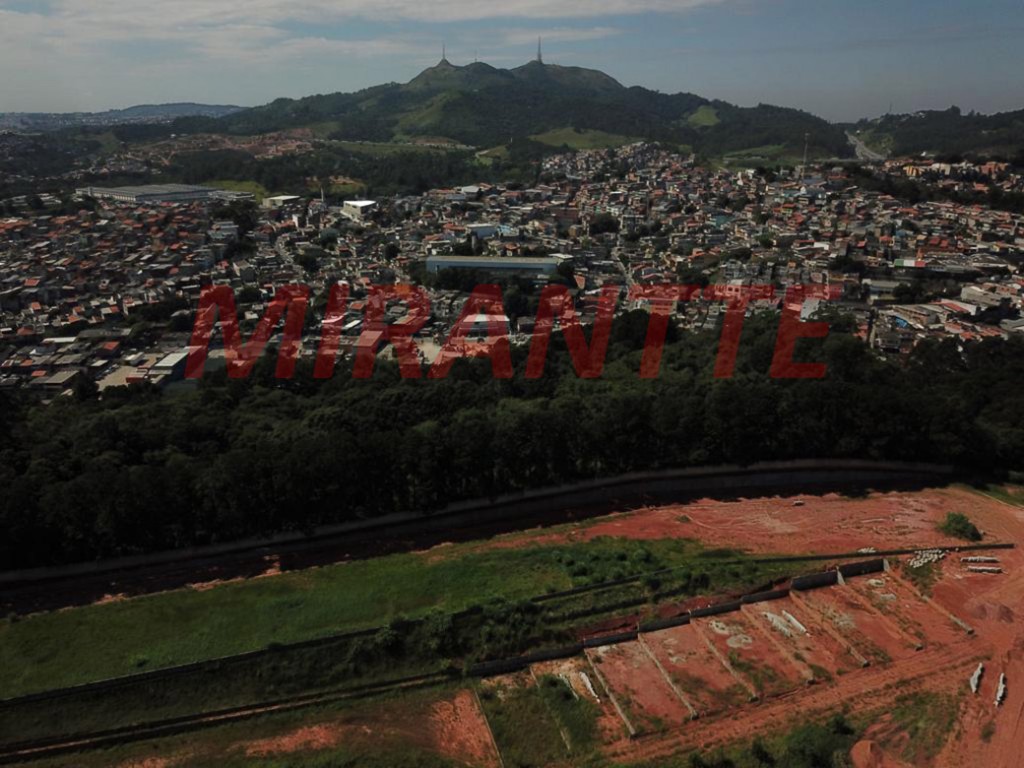 Terreno de 161000m² em Jardim Santa Fé