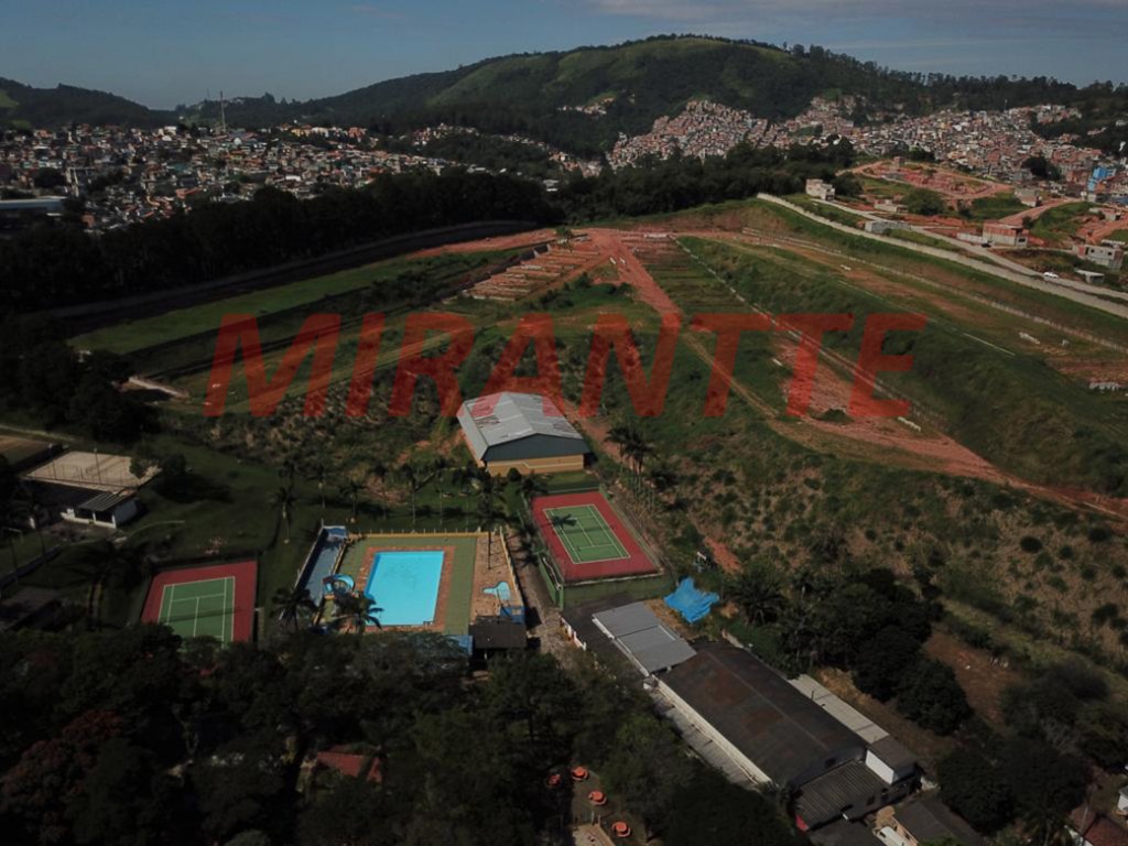 Terreno de 161000m² em Jardim Santa Fé
