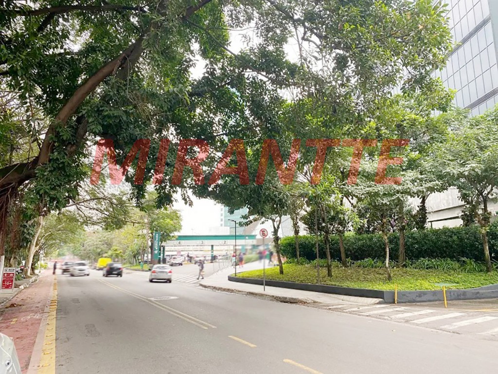 Sobrado de 550m² com 5 quartos em Pinheiros