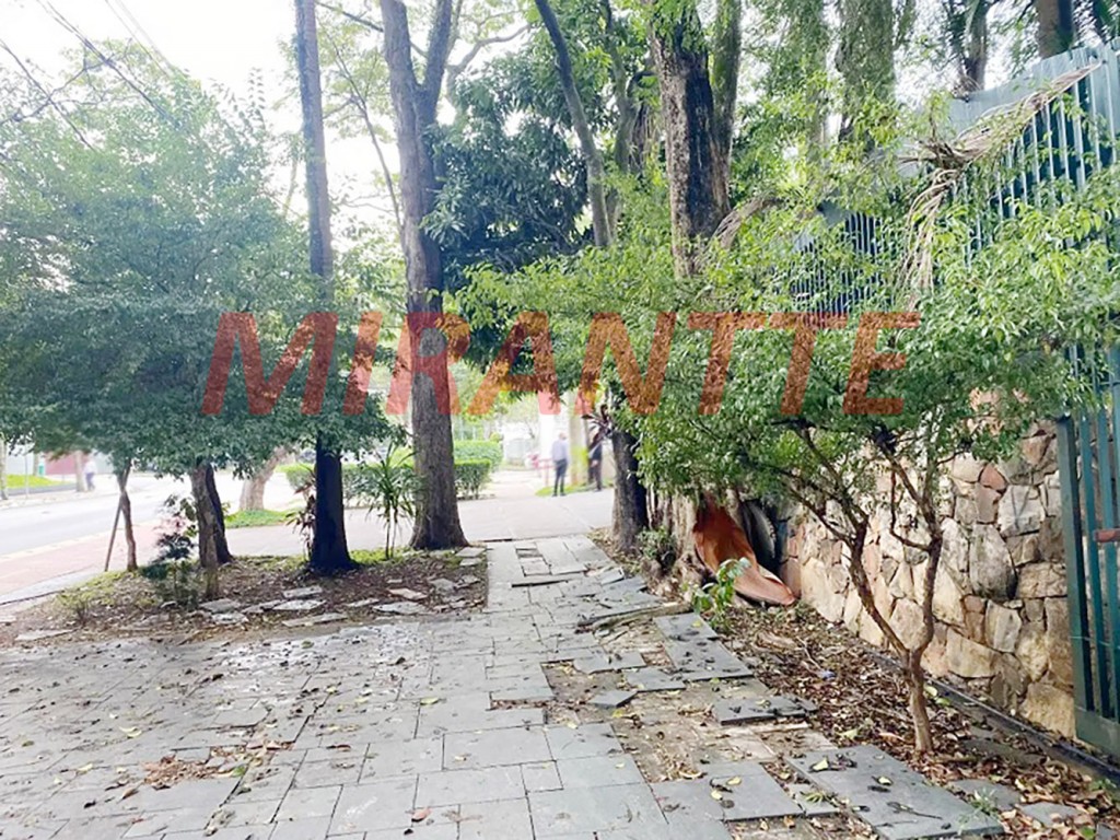 Sobrado de 550m² com 5 quartos em Pinheiros