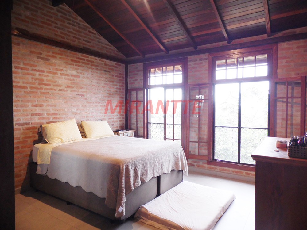 Casa terrea de 205m² com 2 quartos em Serra Da Cantareira