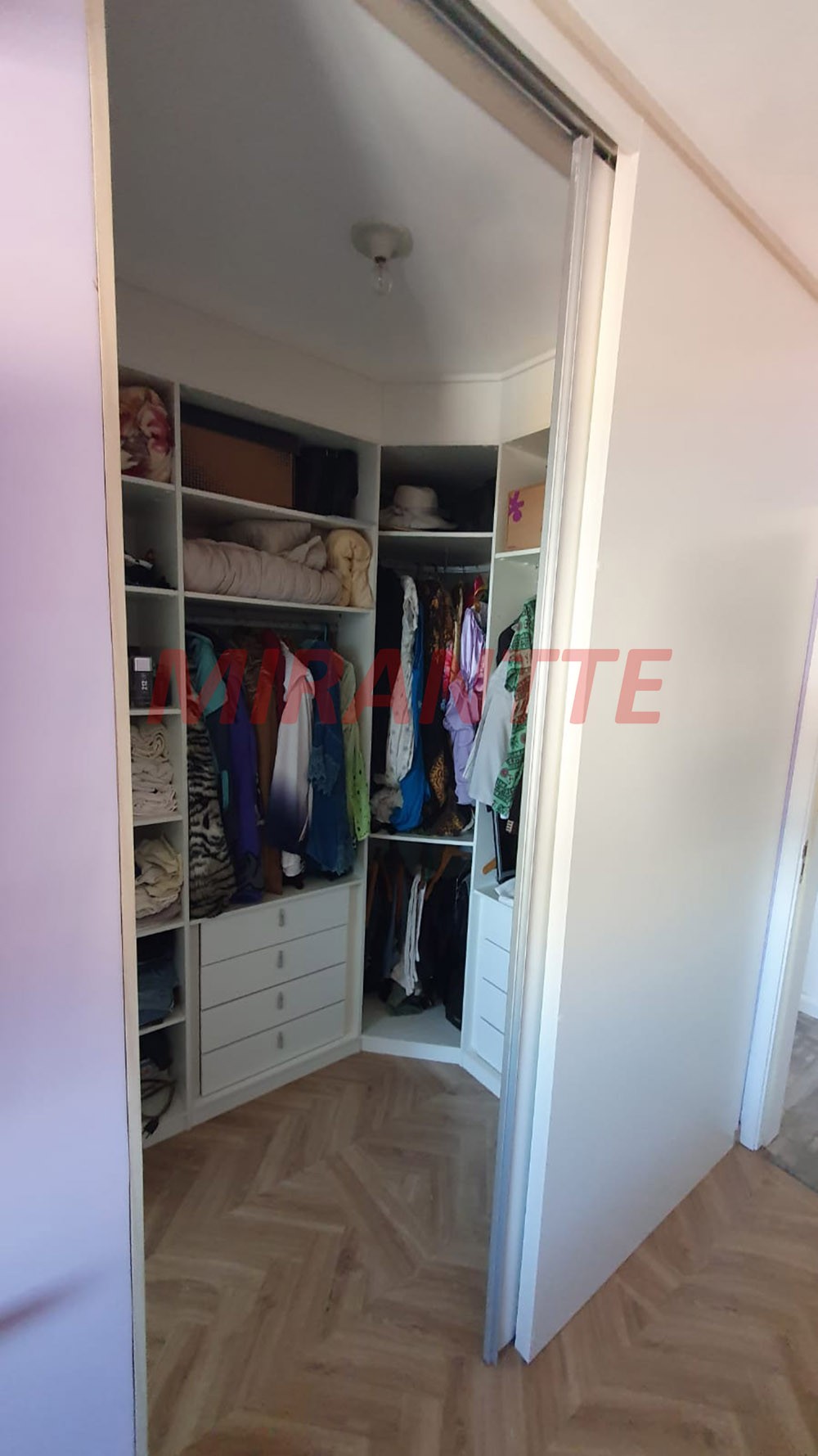 Apartamento com 3 quartos em Jardim Flor da Montanha