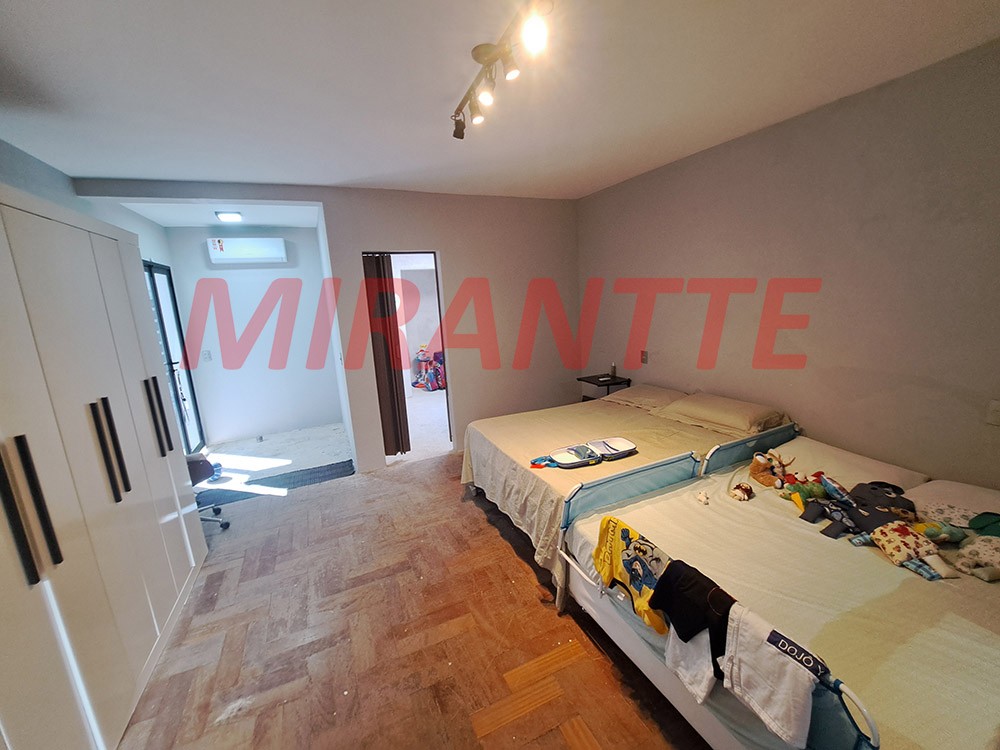 Sobrado de 219m² com 4 quartos em Tremembe