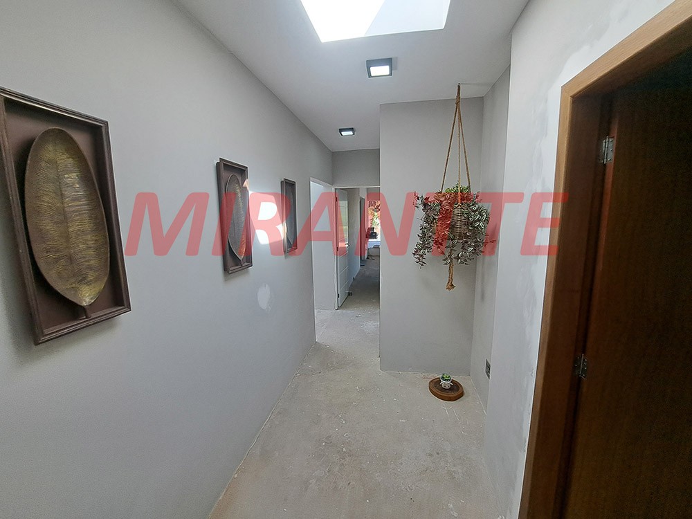 Sobrado de 219m² com 4 quartos em Tremembe