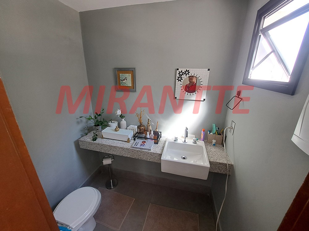 Sobrado de 219m² com 4 quartos em Tremembe