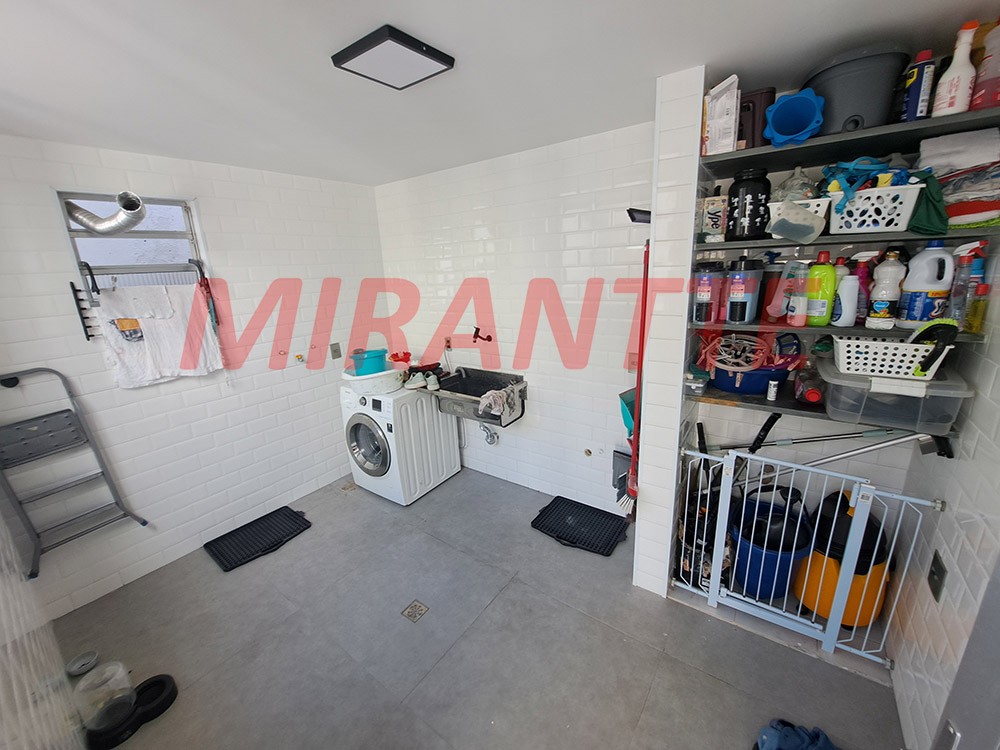 Sobrado de 219m² com 4 quartos em Tremembe
