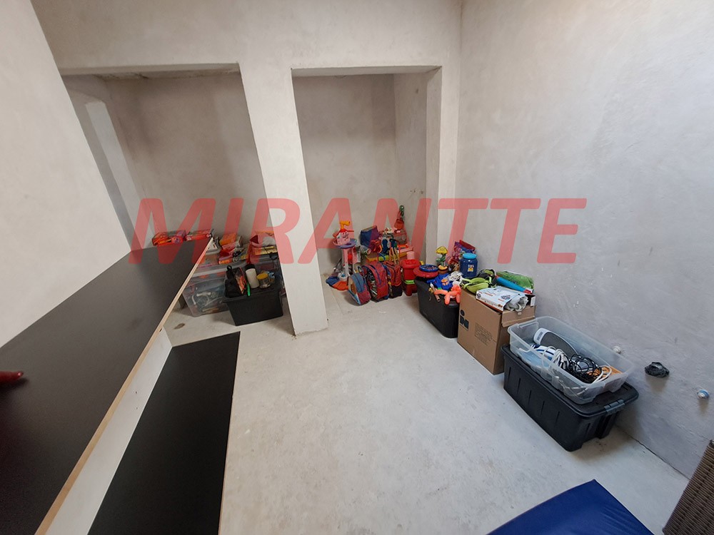 Sobrado de 219m² com 4 quartos em Tremembe