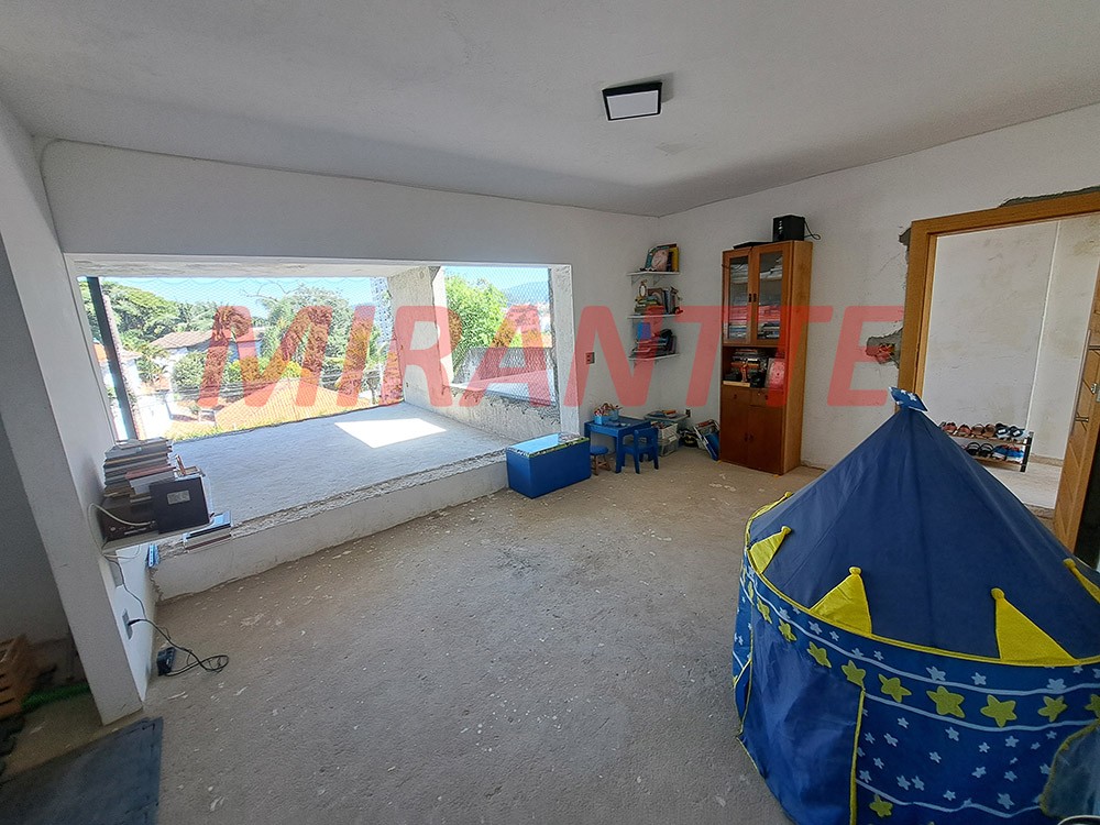 Sobrado de 219m² com 4 quartos em Tremembe