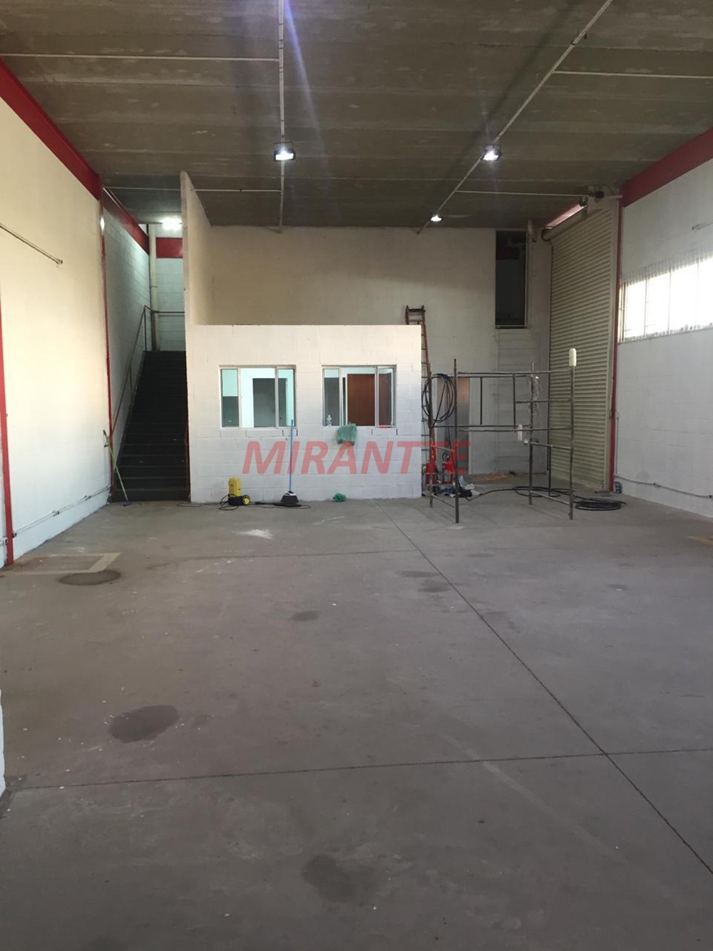 Galpao de 239m² em Laranjeiras