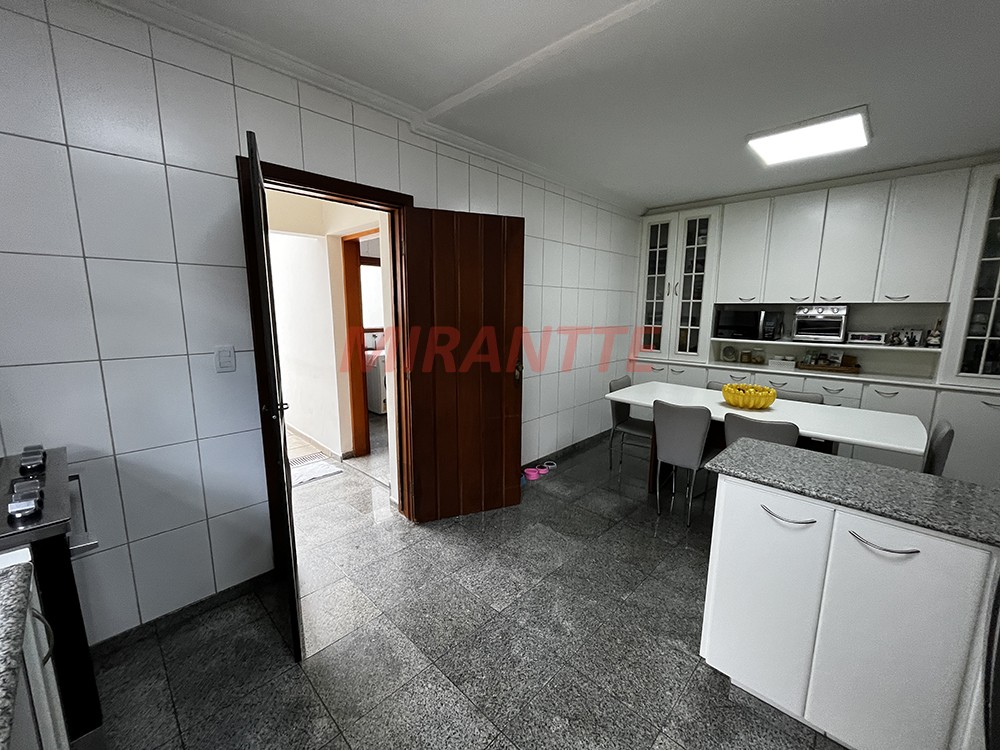 Sobrado de 453m² com 4 quartos em Horto Florestal