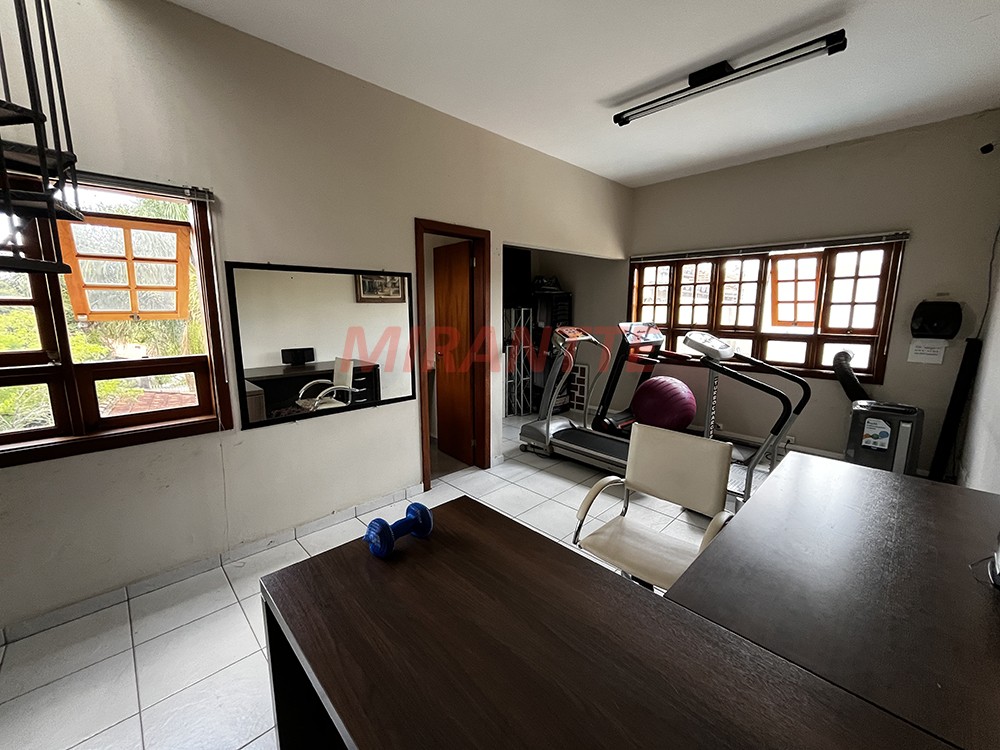 Sobrado de 453m² com 4 quartos em Horto Florestal