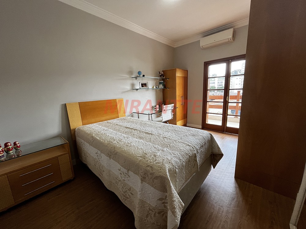 Sobrado de 453m² com 4 quartos em Horto Florestal