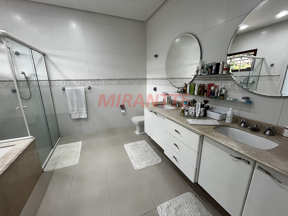 Sobrado de 453m² com 4 quartos em Horto Florestal