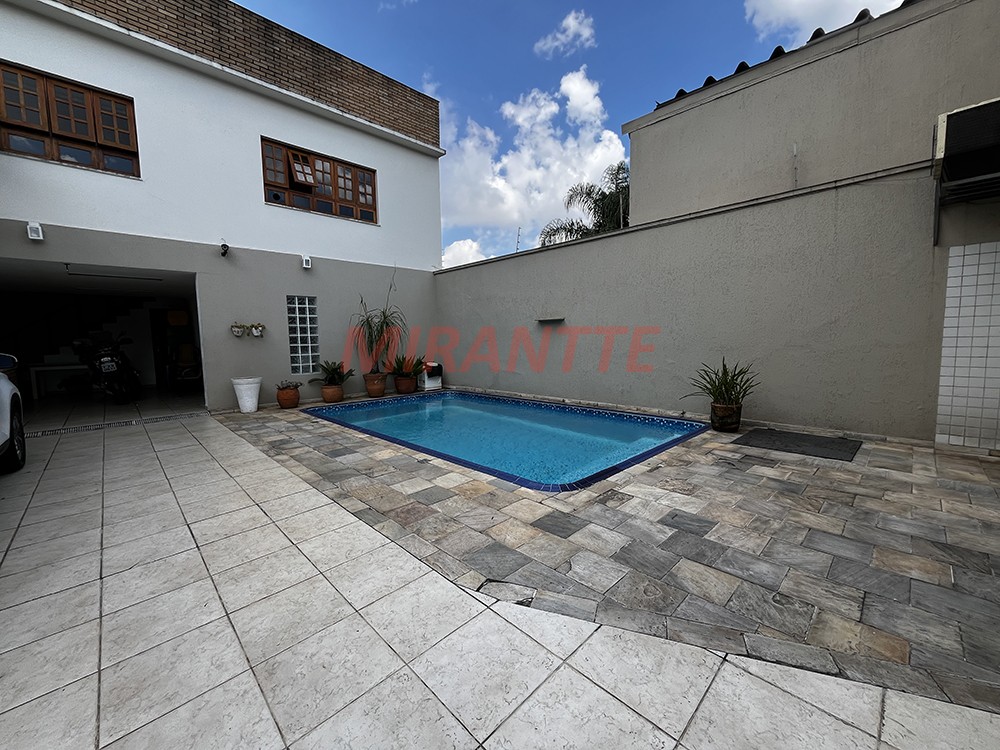 Sobrado de 453m² com 4 quartos em Horto Florestal