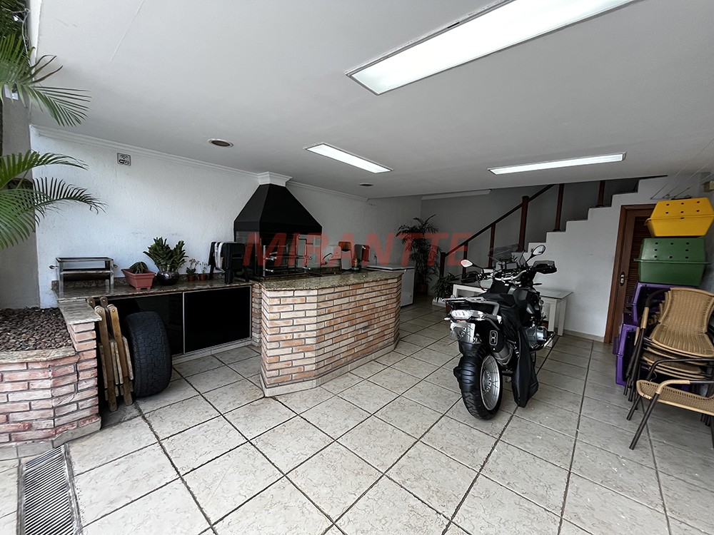 Sobrado de 453m² com 4 quartos em Horto Florestal