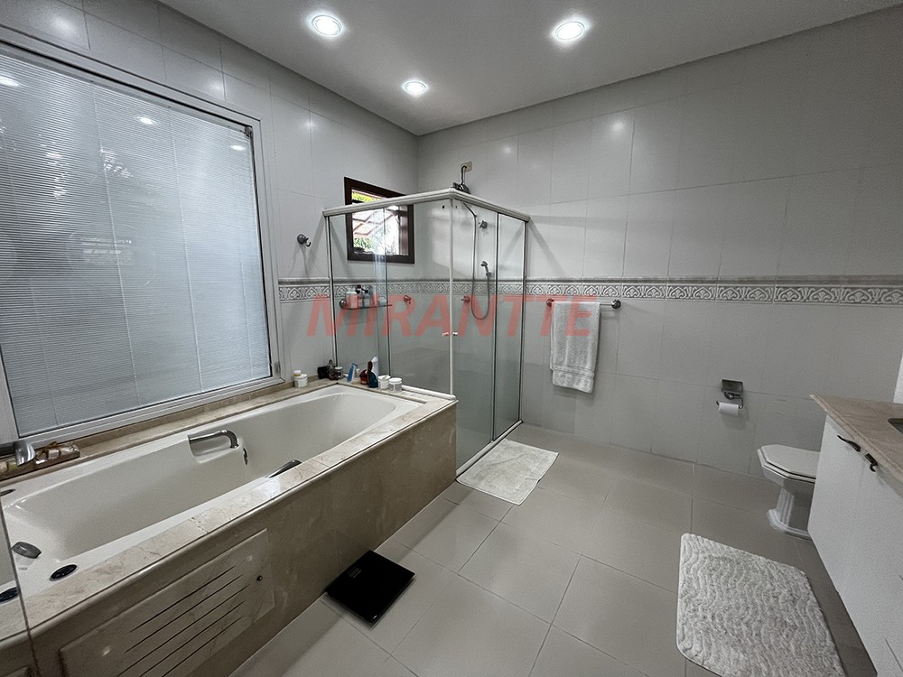 Sobrado de 453m² com 4 quartos em Horto Florestal