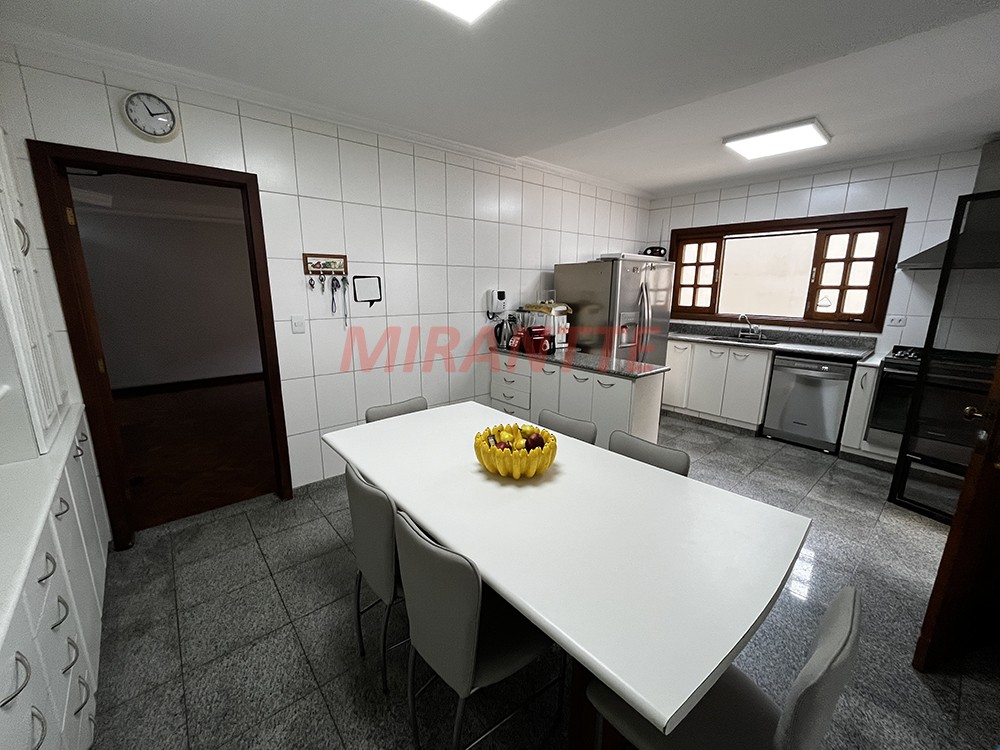 Sobrado de 453m² com 4 quartos em Horto Florestal