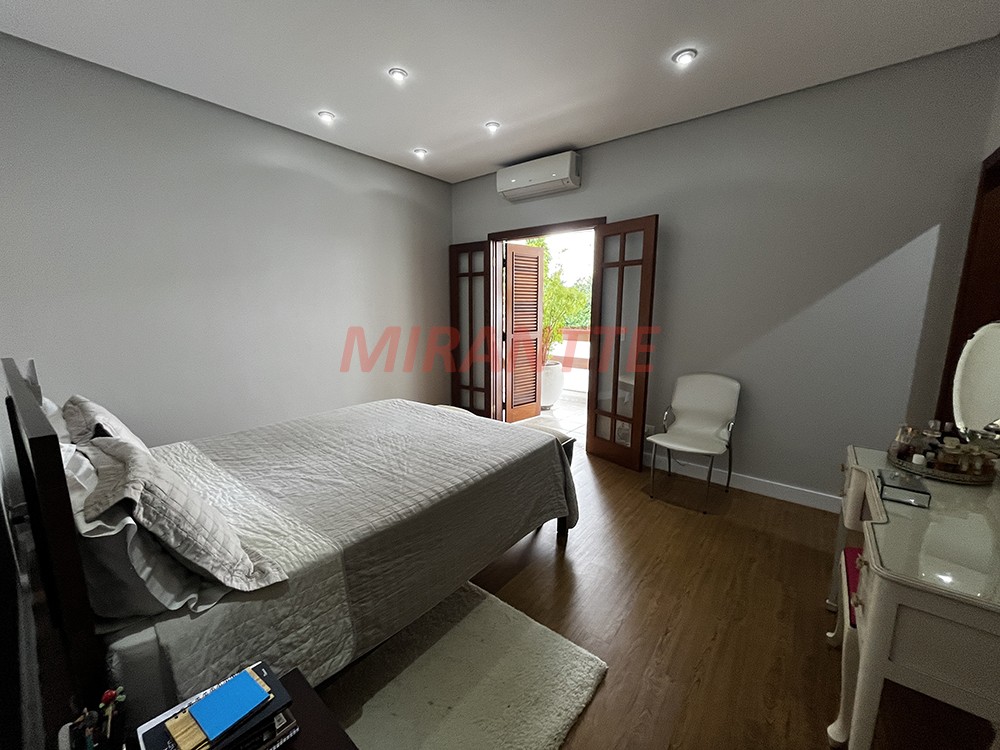 Sobrado de 453m² com 4 quartos em Horto Florestal