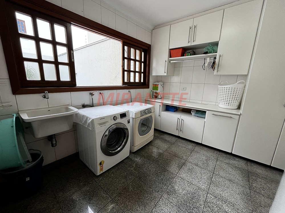 Sobrado de 453m² com 4 quartos em Horto Florestal