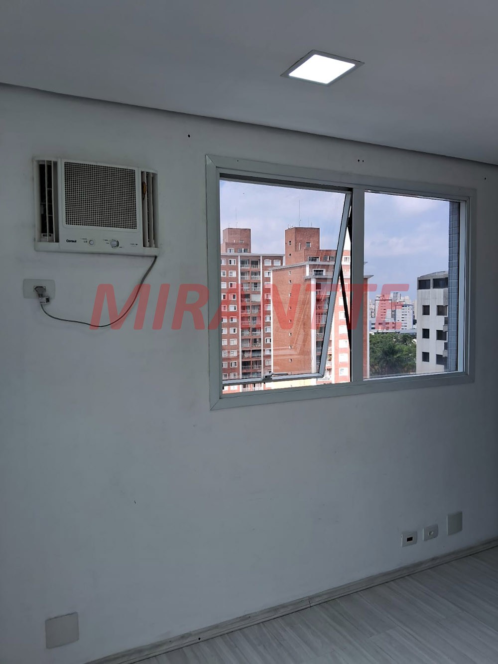 Conjunto comercial de 40m² em Água Fria