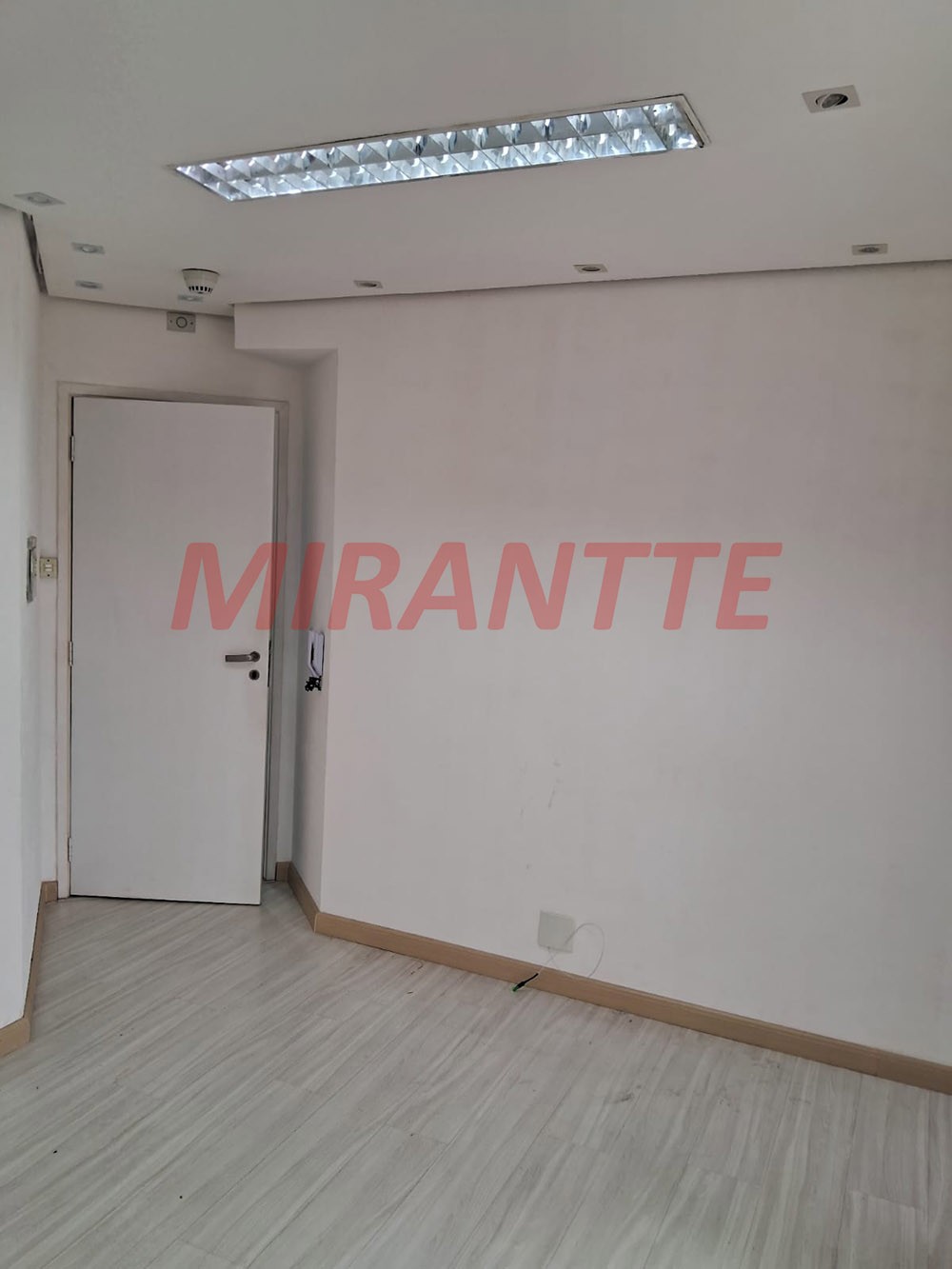 Conjunto comercial de 40m² em Água Fria