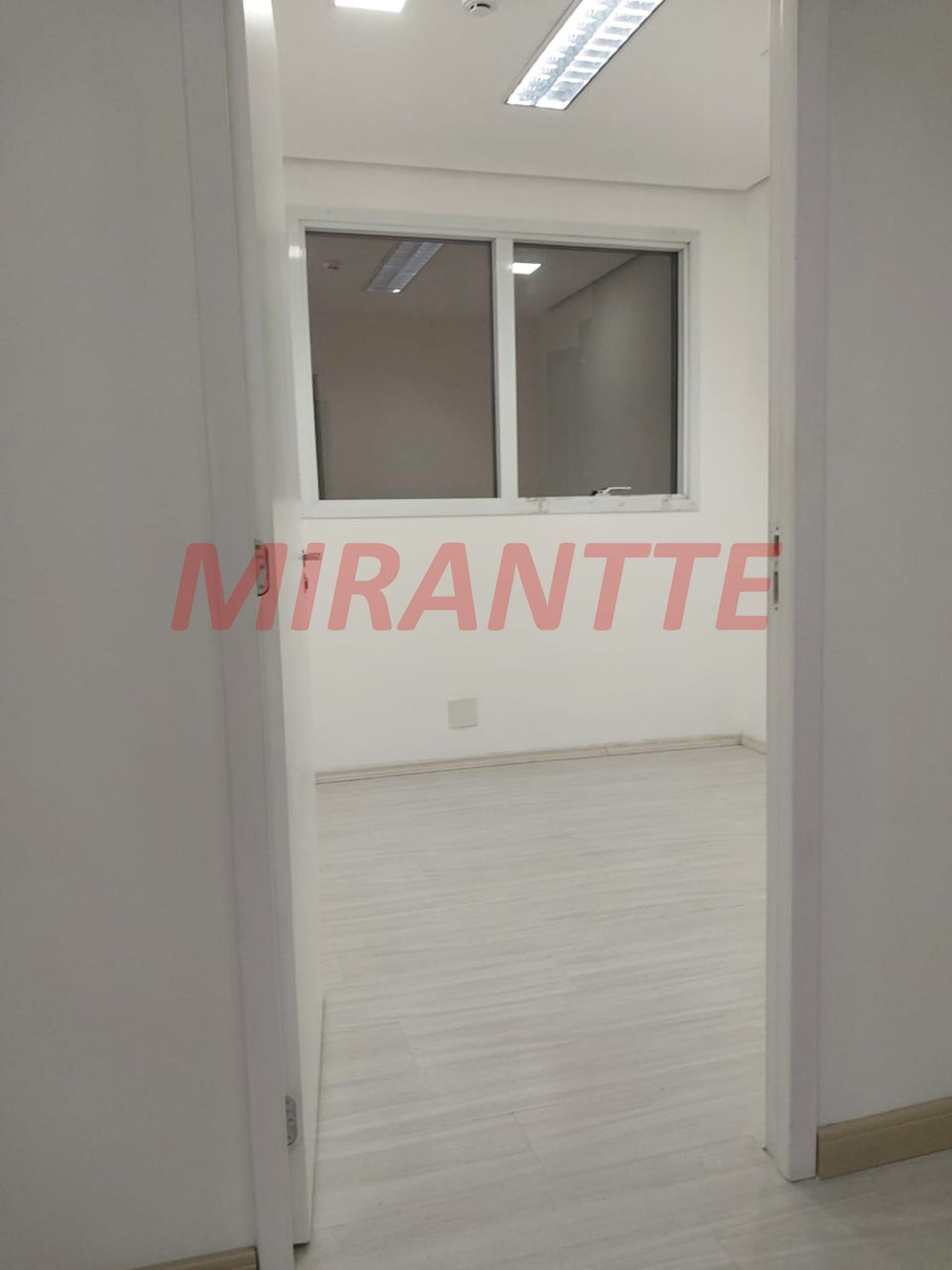 Conjunto comercial de 40m² em Água Fria