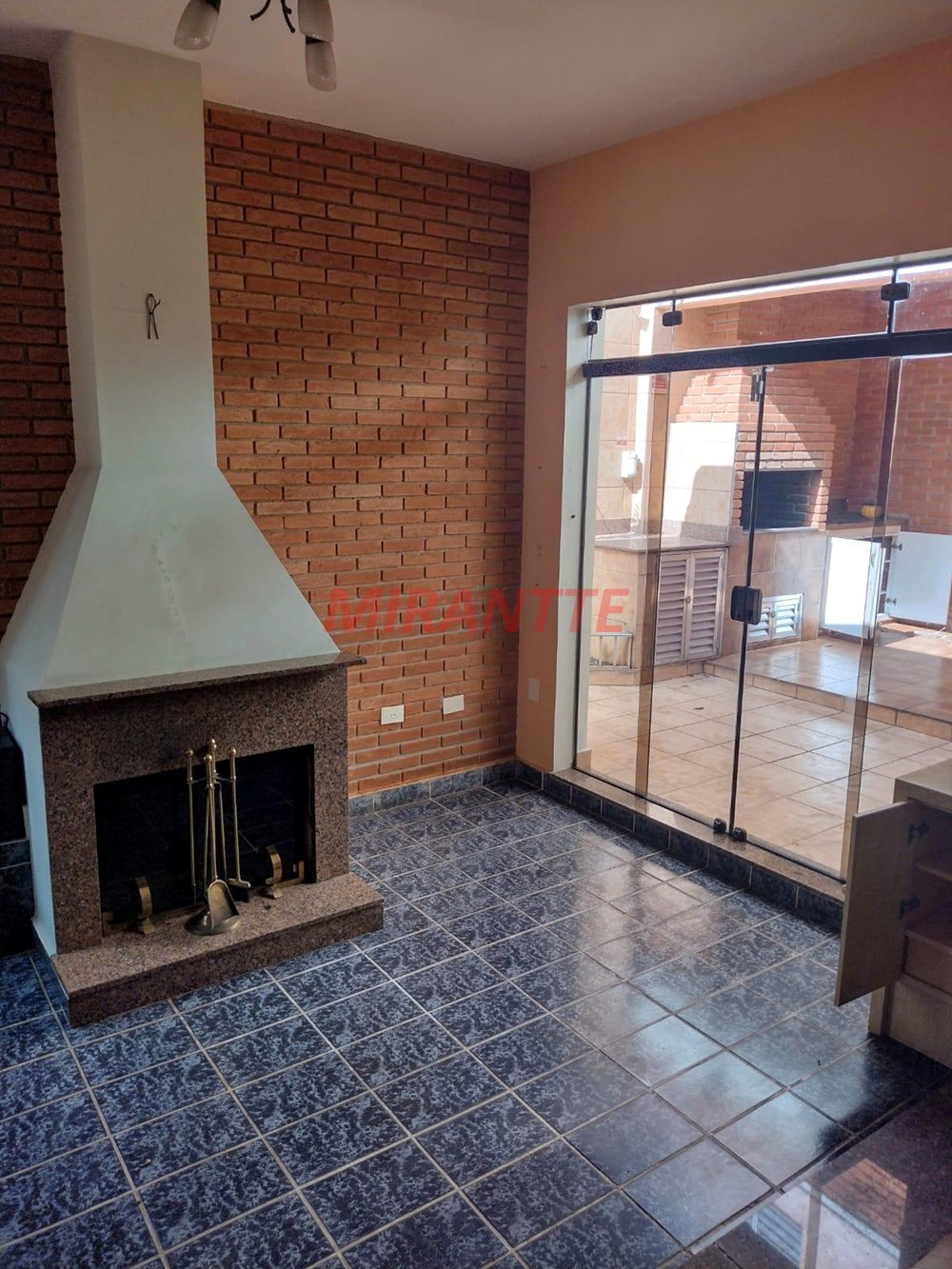 Sobrado de 280m² com 3 quartos em Jardim Entre Serras
