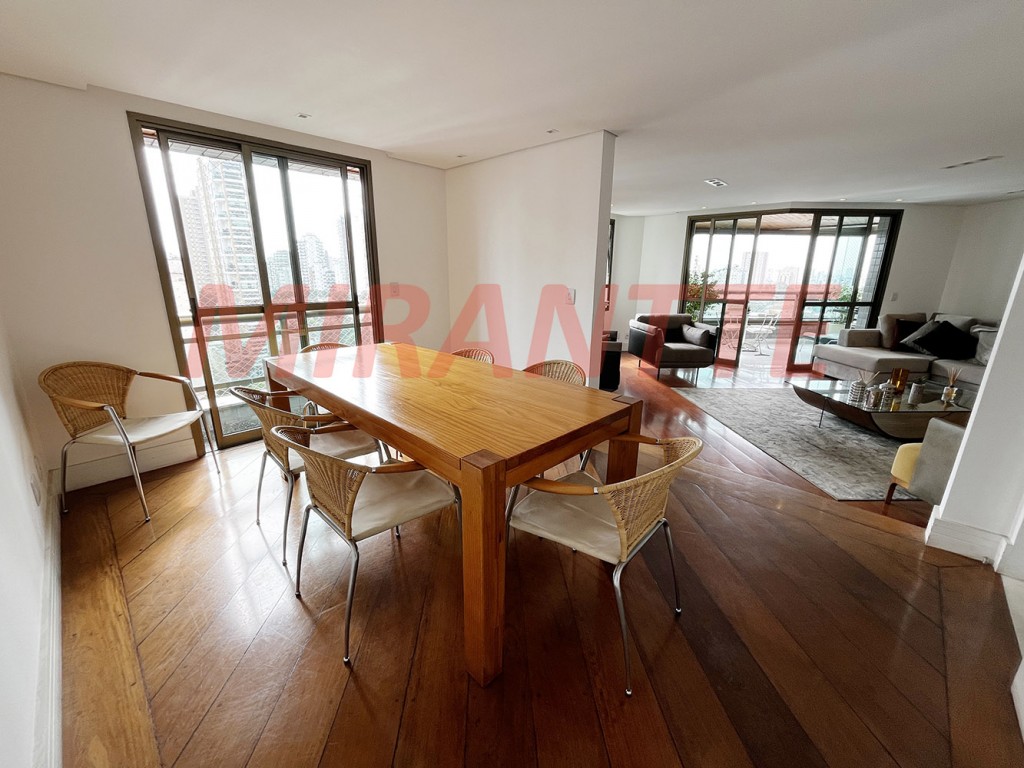 Apartamento de 209m² com 4 quartos em Santana