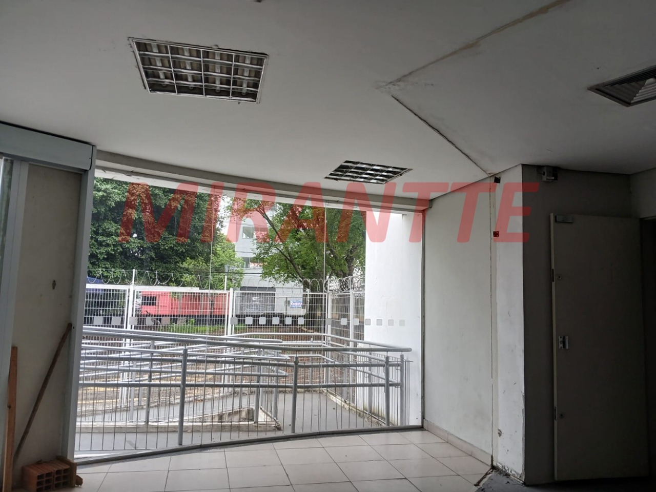 Comercial de 565m² em Santana