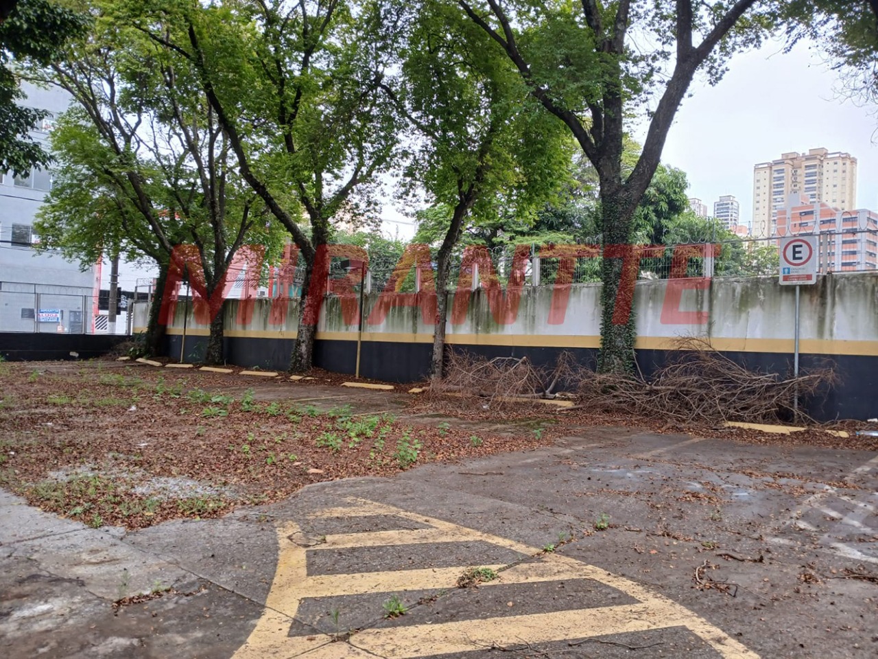 Comercial de 565m² em Santana