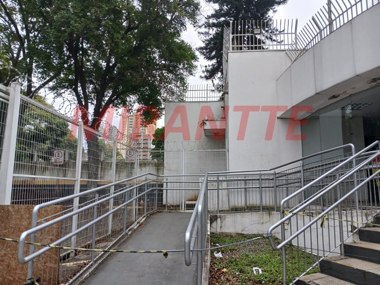 Comercial de 565m² em Santana