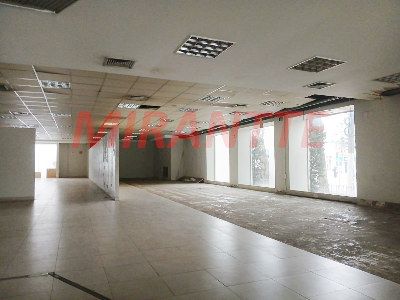 Comercial de 565m² em Santana