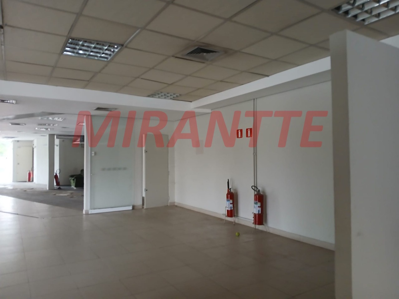 Comercial de 565m² em Santana