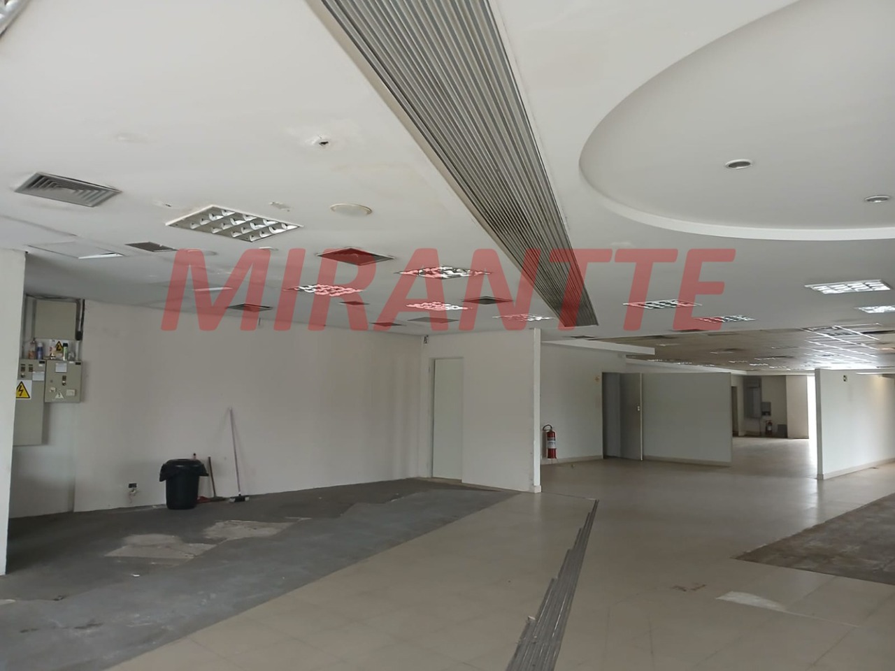 Comercial de 565m² em Santana