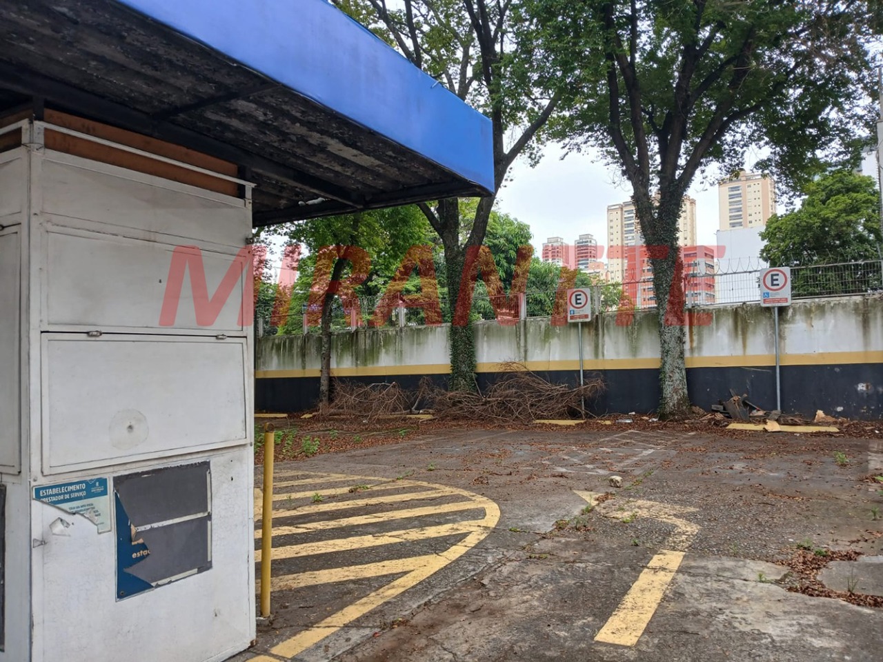 Comercial de 565m² em Santana