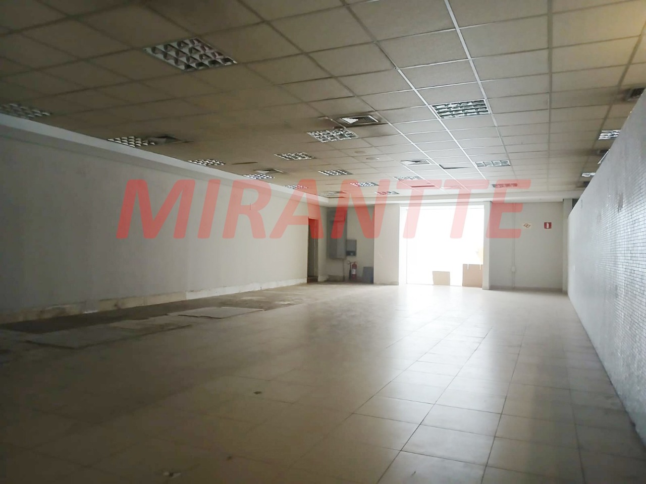 Comercial de 565m² em Santana