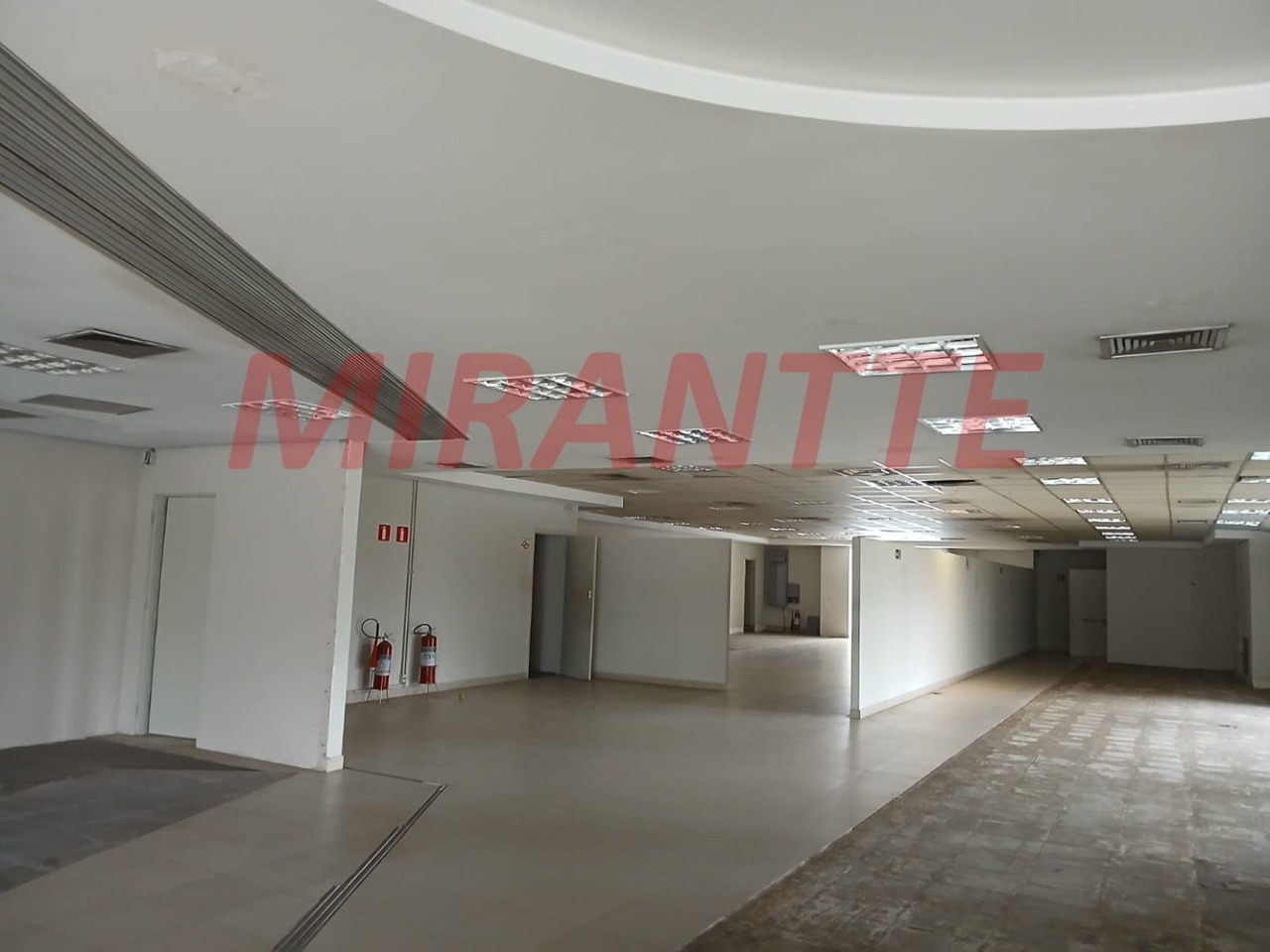 Comercial de 565m² em Santana