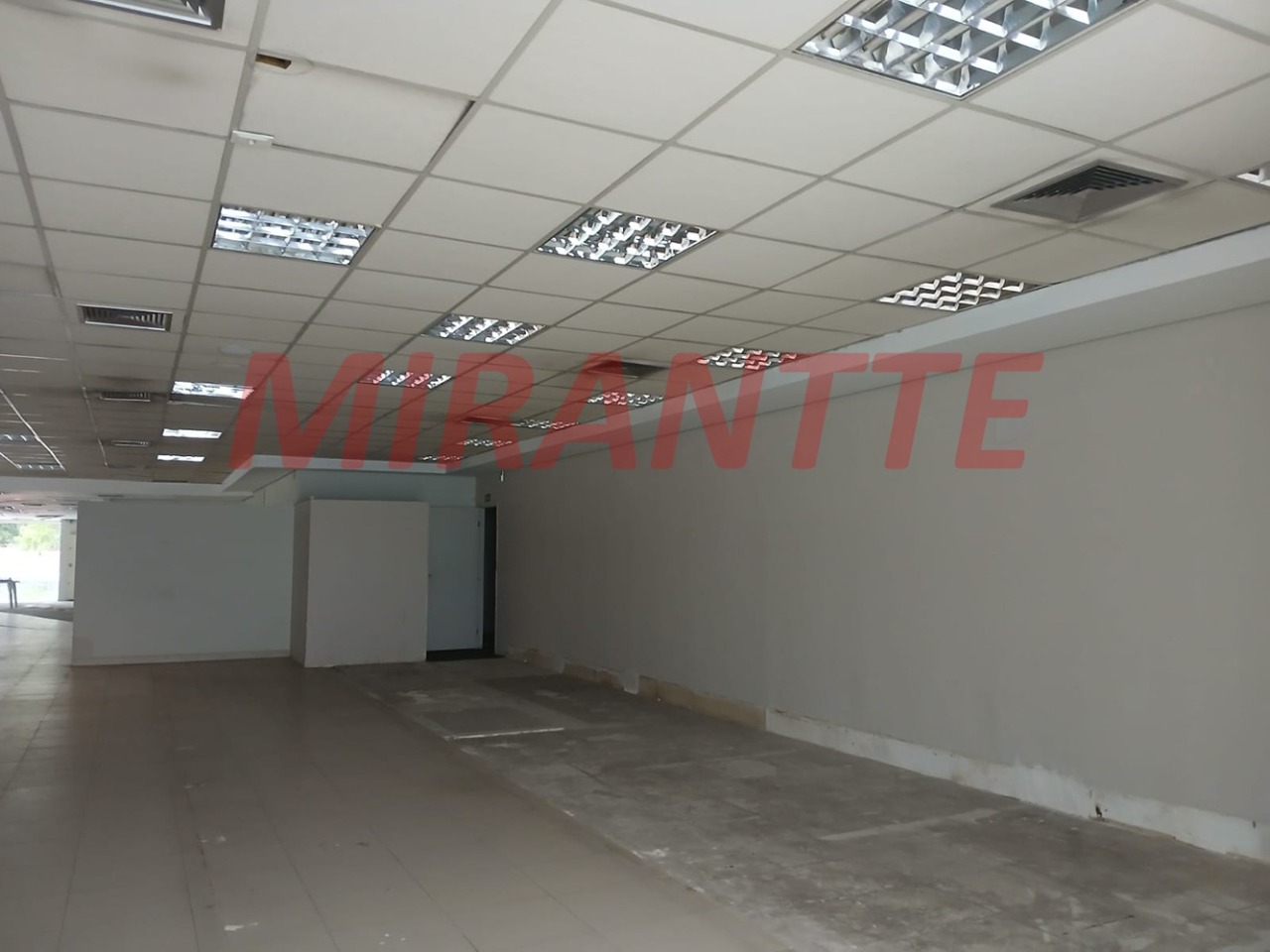 Comercial de 565m² em Santana