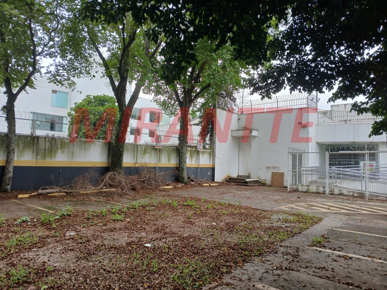 Comercial de 565m² em Santana
