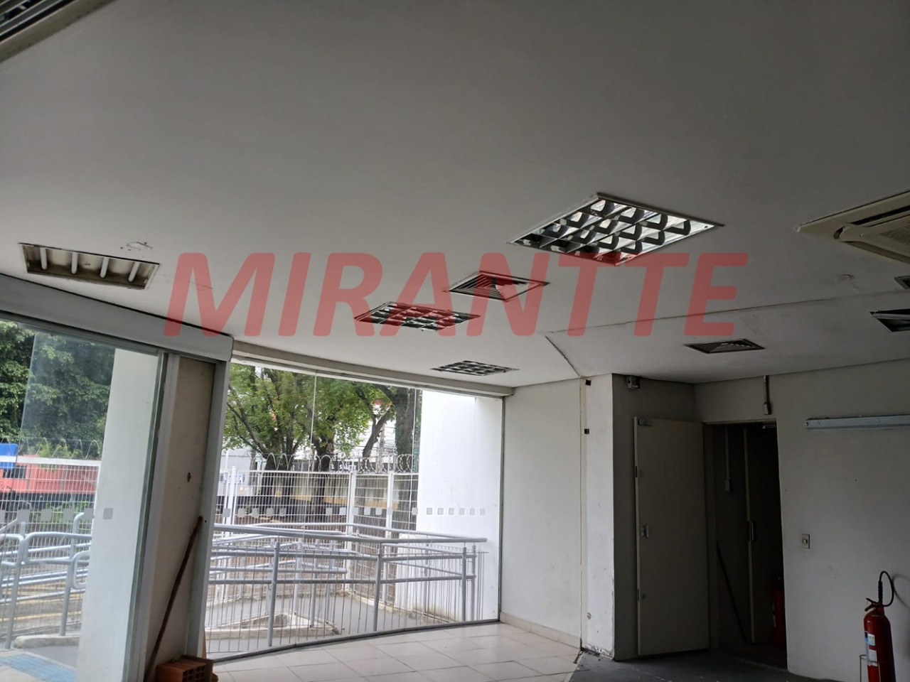 Comercial de 565m² em Santana