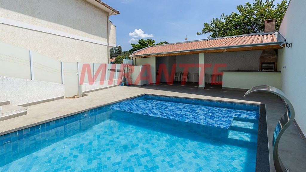 Sobrado de 199m² com 3 quartos em Vila Mazzei