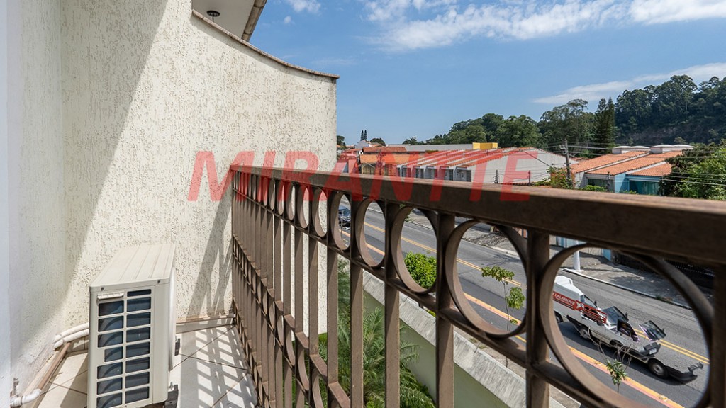 Sobrado de 199m² com 3 quartos em Vila Mazzei