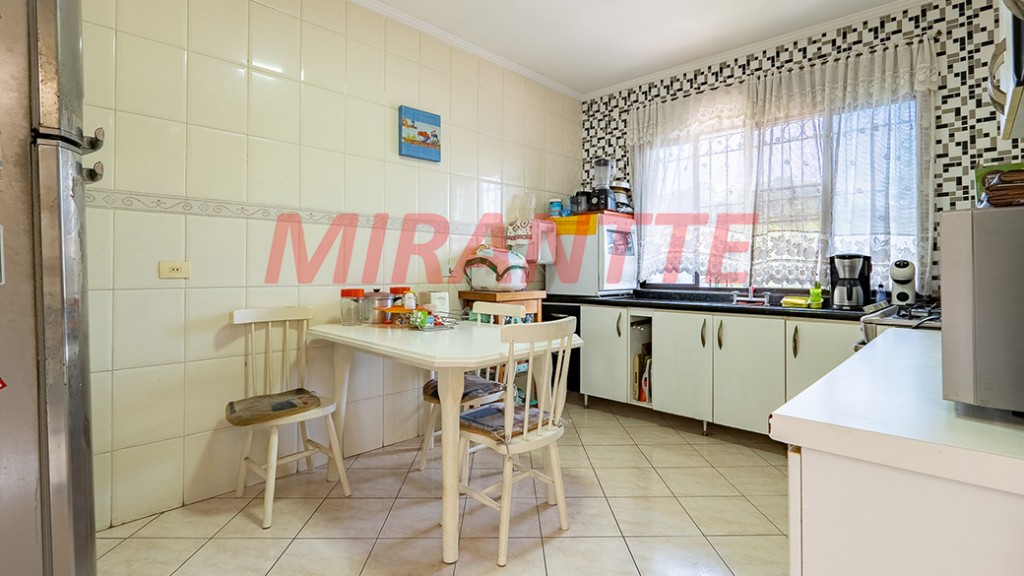 Sobrado de 199m² com 3 quartos em Vila Mazzei