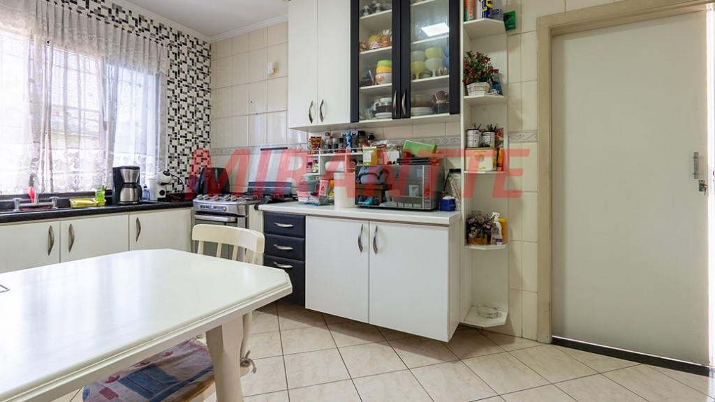 Sobrado de 199m² com 3 quartos em Vila Mazzei
